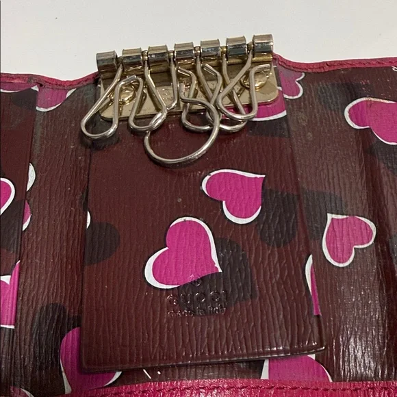 Gucci Small Leather Wallet in Berry with Gold Heart GG - Picture 4 of 8